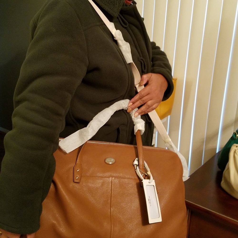 Handbags - Picture 4 of 5